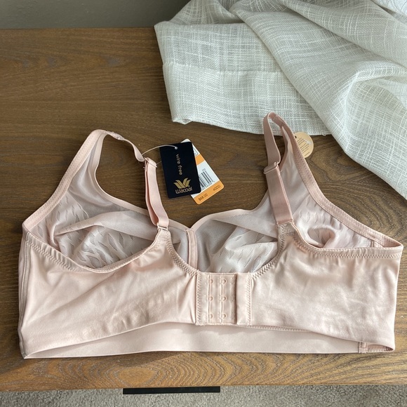 Wacoal semi sheer mesh bra with no wire ultimate lift. - Picture 6 of 7